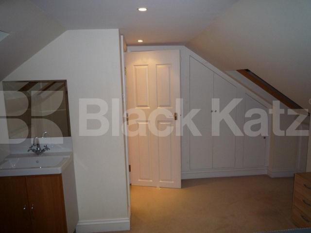 			NEW INSTRUCTION , 3 Bedroom, 1 bath, 1 reception Apartment			 Tregarvon Road, Clapham Common North Side